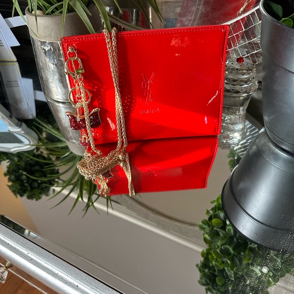 Yves Saint Laurent - Picture 10 of 15